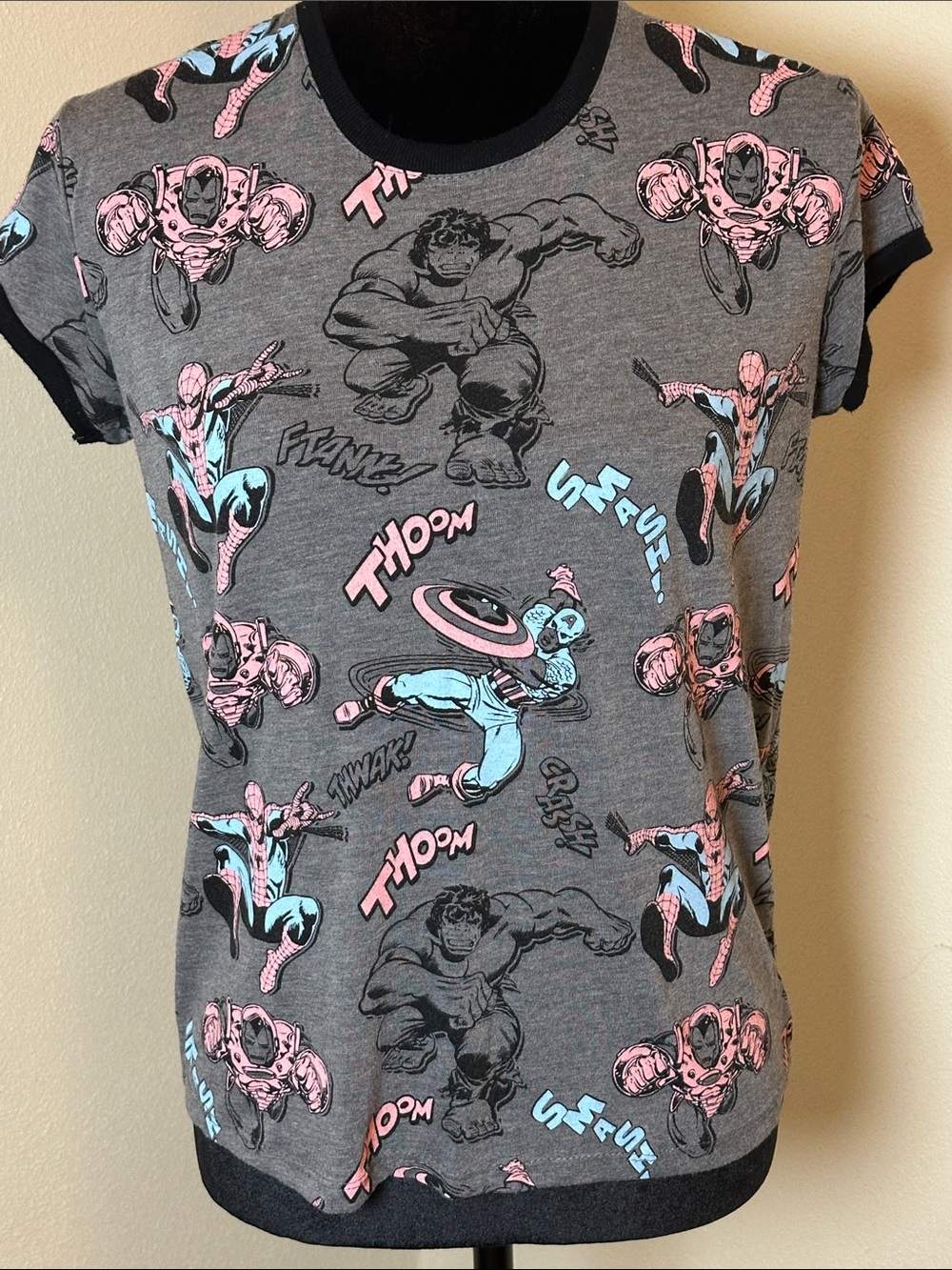 Mighty Fine Gray Short Sleeve Marvel Graphic Tee with Pink & Blue Accents Sz Lg